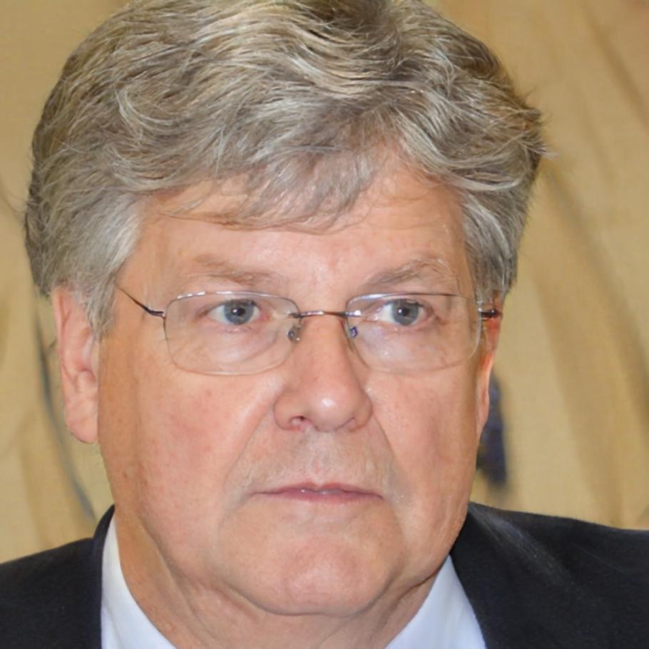 Dr. Marcus Weber - Finanzstrategie Experte